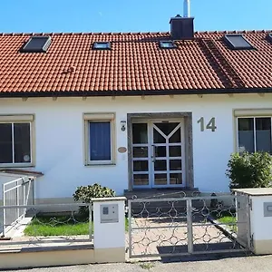 Helle Souterrainwohnung Nähe Flughafen, Landshut Und München 1 Bis 5 Personen Apartment