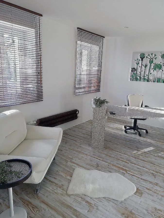 Apartment Muensing Naehe Starnberger See, Schoene Ferienwohnung, Gaestewohnung 125Qm Eg Und Og Kontaktfrei